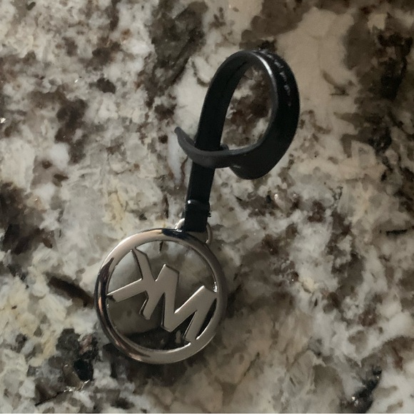 MICHAEL KORS Bag Logo Charm - Picture 6 of 6